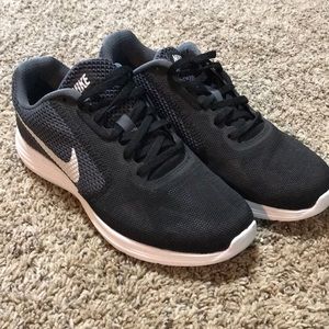 Nike Revolution 3 sz 8.5